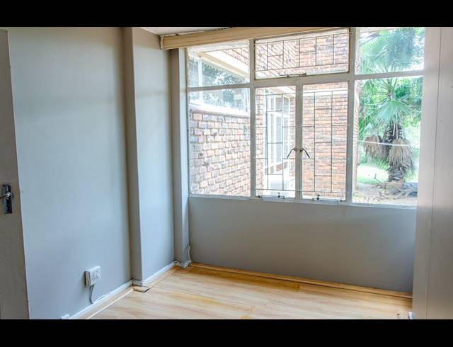 3 BEDROOM FLAT SOLD IN KILNER PARK